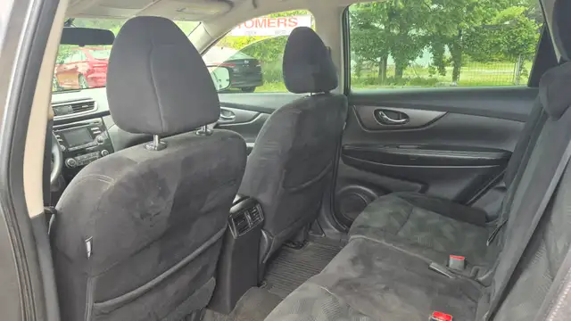 2014 Nissan Rogue S, AWD in Cars & Trucks in Hamilton - Image 9