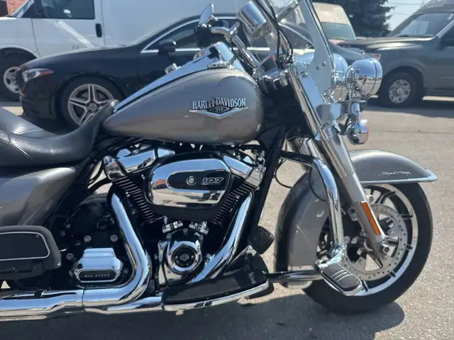 2017 Harley-Davidson Road King ~ VANCE & HINES ~ CANADIAN ~ 107C in Sport Touring in City of Toronto - Image 28