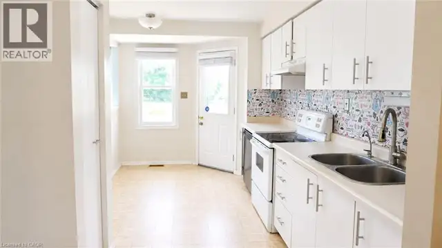 10 HOLBORN Court Unit# 38 Kitchener, Ontario in Houses for Sale in Kitchener / Waterloo - Image 16