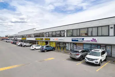 Property Details: Main Floor *Unit 142r - 3,903 SF +/- *Unit 146 - 4,317 SF +/- *(Above Units can be...