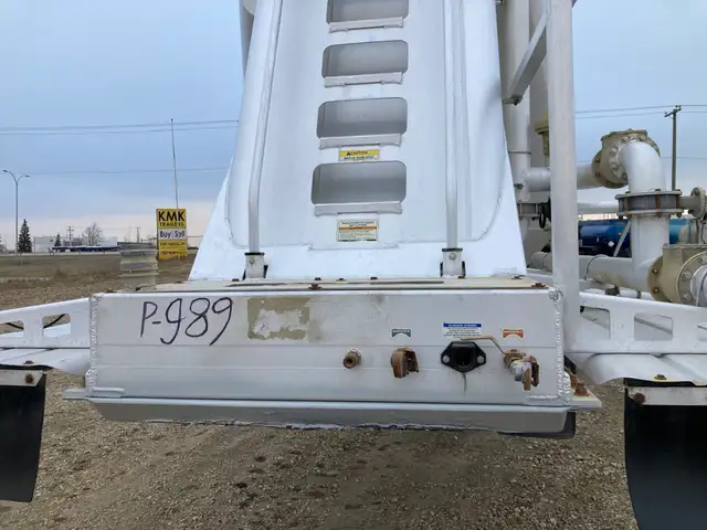 2011 MAC 1480 Cubic Ft Dry Bulk / Pneumatic Tank Trailer in Heavy Equipment in Delta/Surrey/Langley - Image 9