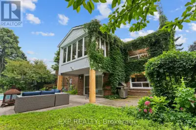 LOCATION , LUXURY AND LIFESTYLE!! This Stunning home has it all! nestled in the sought-after Lorne P...