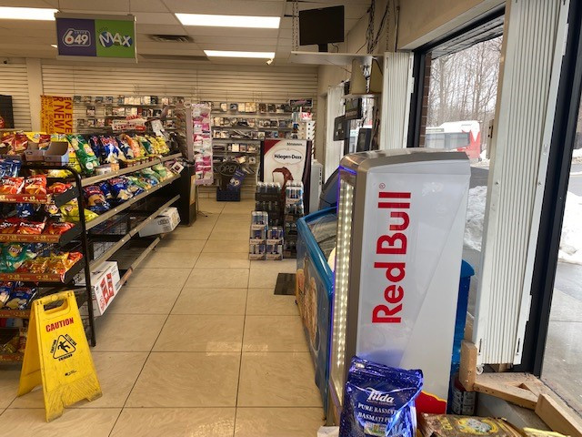 Great convenient store beside 2 schools and La City College! in Commercial & Office Space for Sale in Ottawa - Image 4
