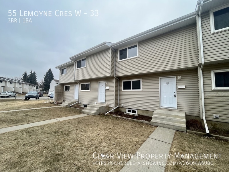 Renovated 3 bedroom, 1 bathroom townhouse! Long Term Rentals