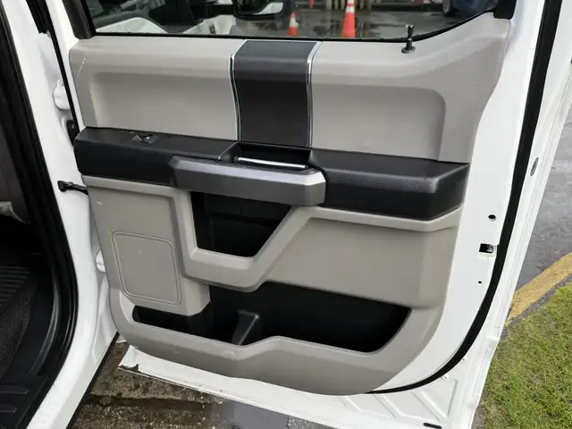 2017 Ford F-450 Super Duty XL 4x4 Crew Cab 9 Foot Dump Truck in Heavy Trucks in Regina - Image 38