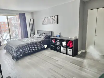 2 1 2-2 1/2-2 et demi-2 and half-studio-1er juillet - July1st-chauffé-heated-appliances included-eau...