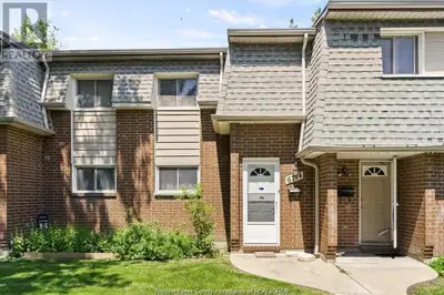6714 ROSEVILLE GARDEN Windsor, Ontario