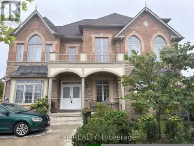 Welcome to 70 Hopewell St., Vaughan. This Corner Arista built detached home features 4+2 bedrooms, 5...