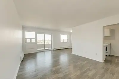 Bright and Spacious Apartments at Keele and Lawrence A beautiful and spacious Unit located in Keele...