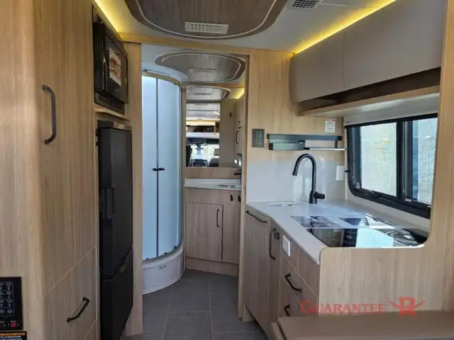 2026 Triple E ( LEISURE TRAVEL VANS ) Unity 24MBL in RVs & Motorhomes in Calgary - Image 22