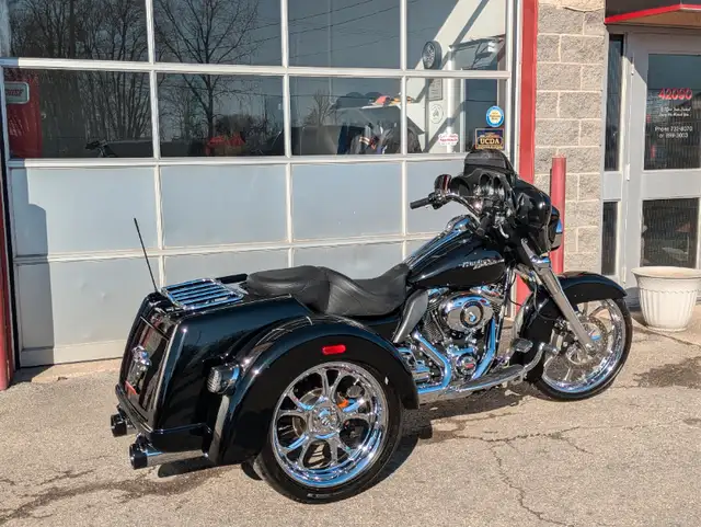2010 Harley-Davidson Street Glide Trike FLHXXX in Touring in St. Catharines - Image 5