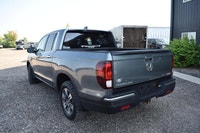 2017 HONDA RIDGELINE TOURING / RTL-E AWD CREW CAB Honda Reliability • Fully Loaded • BRAND NEW TIRES... (image 2)