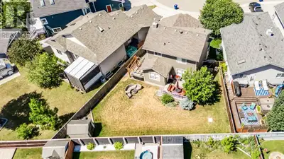 Welcome to this IMMACULATE and Beautiful Home located in the POPULAR COMMUNITY OF THORBURN in Airdri...