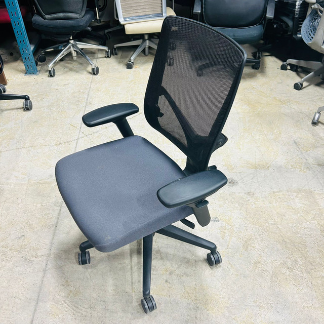Allsteel relate task chair in Other Tables in Mississauga / Peel Region - Image 4