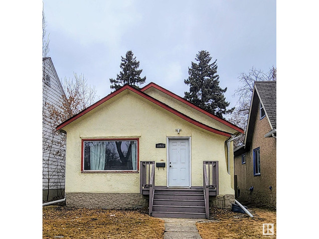 10922 84 AV NW Edmonton, Alberta in Houses for Sale in Edmonton