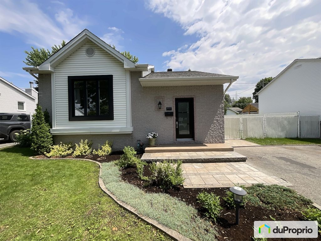 $600,000 - Bungalow for sale in Ste-Catherine — photo 1