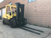 2016 Hyster 12000 lb heavy-duty forklift- Fully refurbished