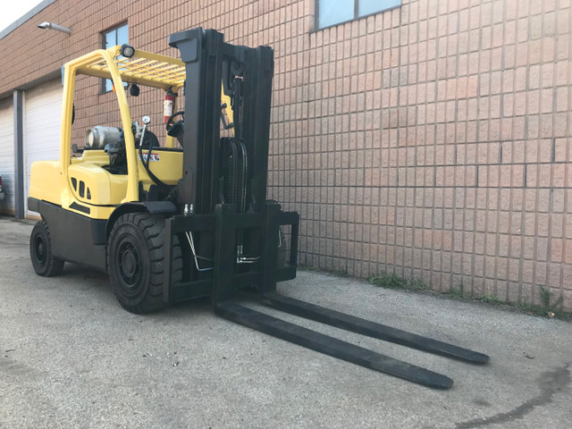 2016 Hyster 12000 lb heavy-duty forklift- Fully refurbished in Other Business & Industrial in City of Toronto - Image 2