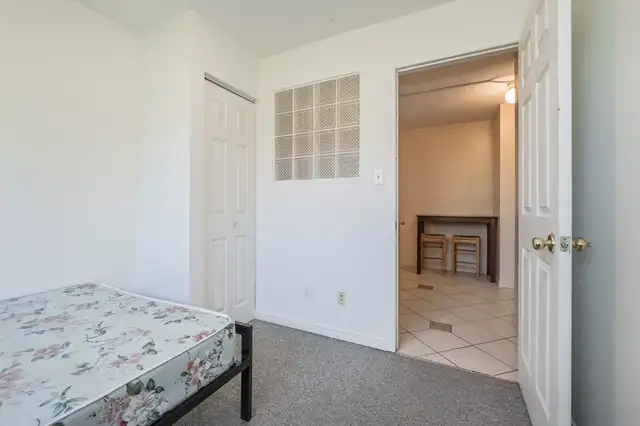 4 Bedroom Student Rooms Steps From Laurier! - $1,000 Gift Card!! in Room Rentals & Roommates in Kitchener / Waterloo - Image 10