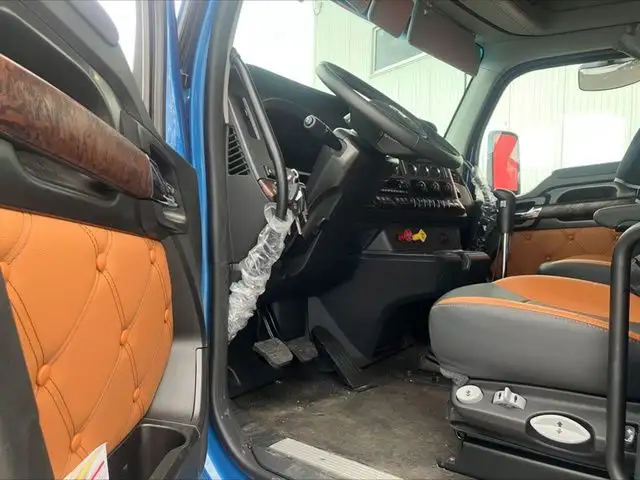 2026 KENWORTH W990 in Heavy Trucks in Moncton - Image 6