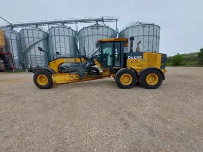 2017 John Deere 870 Grader 7488.2 Engine Hours Call Chester Bartel 204 746 5471 or Lynn Bartel 204 7...