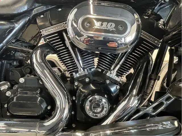 2013 Harley-Davidson CVO Road King 110TH ANNIVERSARY CVO/110 TWI in Street, Cruisers & Choppers in North Bay - Image 11