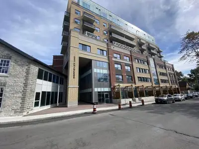 Furnished, 1 bed in downtown condo-702-652 Princess St