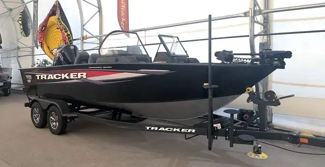 2026 TRACKER Targa V-19 Combo Tournament Edition fishing boat in Powerboats & Motorboats in Calgary - Image 3