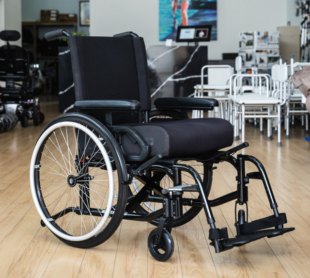 Motion Composites Move Manual Wheelchair in Health & Special Needs in Burnaby/New Westminster