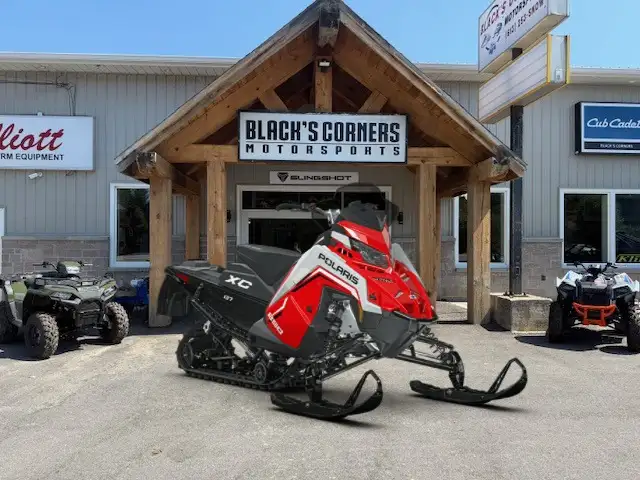 2027 Polaris 850 Indy xc 137 Indy Red 850 Indy xc 137 Indy Red in Snowmobiles in Ottawa - Image 2