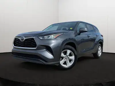 This Toyota Highlander has a powerful Intercooled Turbo Regular Unleaded I-4 2.4 L/146 engine poweri...