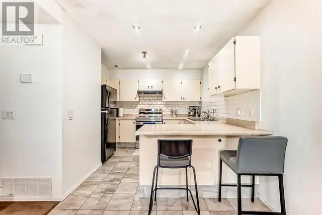 111, 3015 51 Street SW Calgary, Alberta62864759260930123