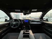 Tow Hitch,Turbocharged,Four Wheel Drive,Automatic Headlights,Privacy Glass,Power Door Locks,Intermit... (image 7)