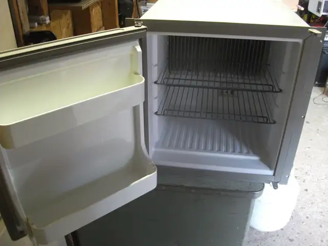 PROPANE - ELECTRIC FRIDGE607296084970711041