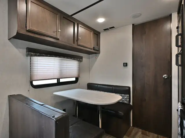 2018 Autumn Ridge Outfitter 23FB in Travel Trailers & Campers in St. Albert - Image 11