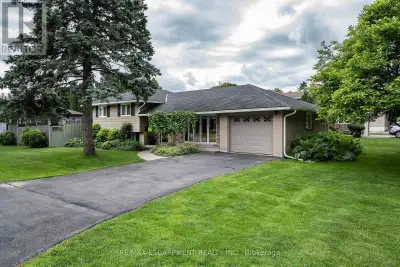 METICULOUSLY CARED FOR!!!! This 3 bedroom, 2 bath sidesplit is located in a sought after 10+ neighbo...