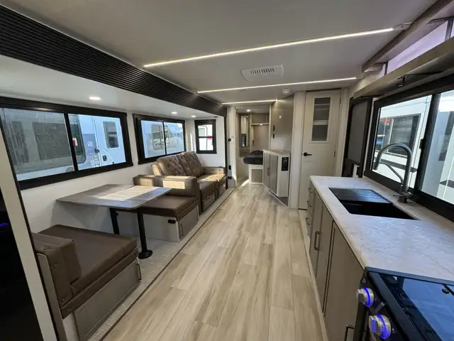 2027 ,Forest River,Salem Hemisphere 255RBHL in Travel Trailers & Campers in Kamloops - Image 6