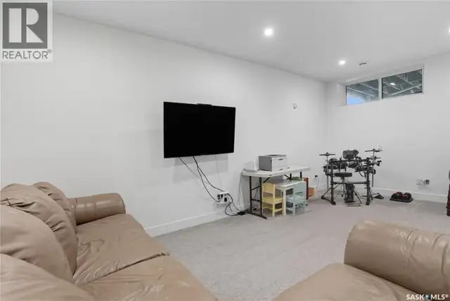1172A Spadina CRESCENT E Saskatoon, Saskatchewan in Houses for Sale in Saskatoon - Image 37