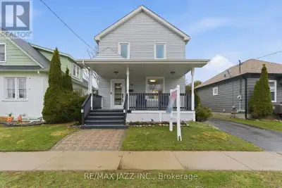 Pride of ownership!!! Beautifully maintained 2-storey detached home offering the perfect blend of co...