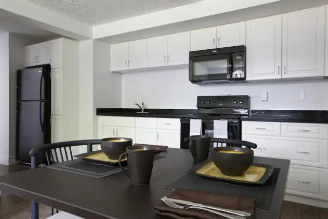 173 King St. in Waterloo | 1 MRF | Steps to Laurier University! in Room Rentals & Roommates in Kitchener / Waterloo - Image 6