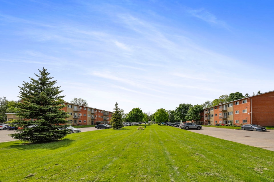 Huron Village Apartments - 2 Bedroom, 1 Bath A Apartment for Ren 3