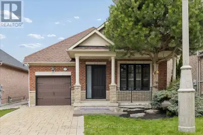 Opportunity to Downsize & Remain in Your Desired Neighbourhood w/Your Friends & Neighbours! Rarely O...