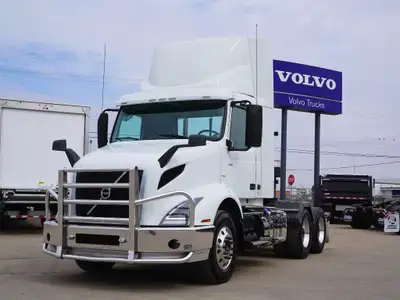 2020 VNR300 DAYCAB - FULL-SERVICE LEASE RETURN JUST DETAILED/POLISHED, COMES WITH FRESH SAFETY - REA...