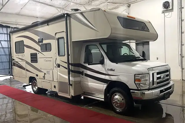 2018 Coachmen Leprechaun 220QB – Pre-Owned Class C Motorhome. in RVs & Motorhomes in Red Deer - Image 3