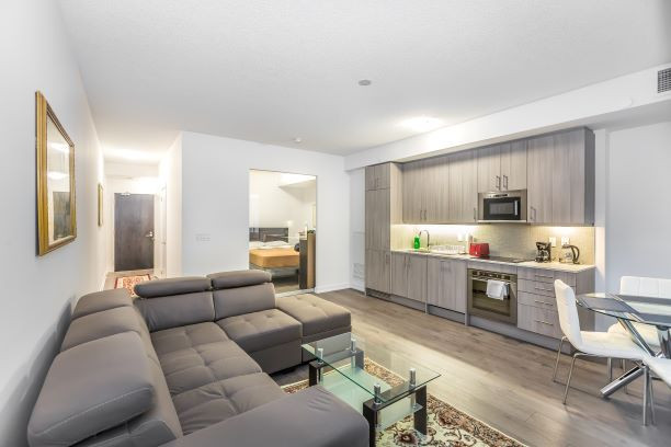 FURNISHED Bachelor 1&2-BEDROOM APARTMENT IN DOWNTOWN. NO LEASE in Short Term Rentals in City of Toronto - Image 2