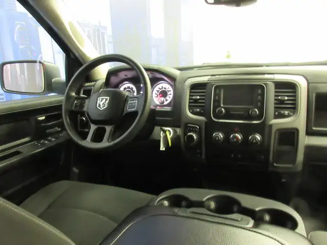 RAM 1500 CLASSIC 2023 V6 3.6L 4X4 CREW-CAB BOITE 5'7 in Cars & Trucks in Lévis - Image 17