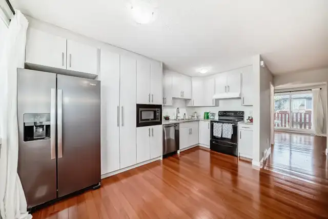 3 Bedroom Townhouse with Condo Fee's under 250 per month!63395519722753121