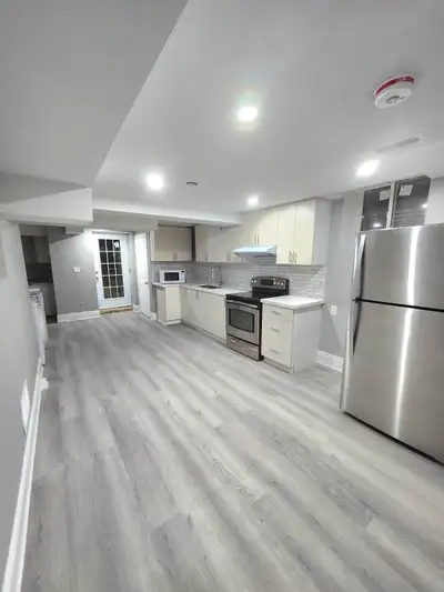 Discover this inviting 2 bed, 1 bath legal basement apartment, complete with 1 parking Spot! This co...