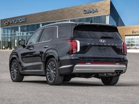 *Certified, Leather Seats!* With its impressive features list, awesome SUV capability, and luxury in... (image 4)