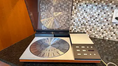 Bang and Olufsen Turntable - table tournant - FOR  PARTS - POUR, View more